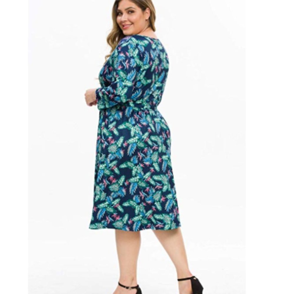 Women's 3/4 Sleeve Plus Size V-Neck Floral Dress - Picture 4 of 5